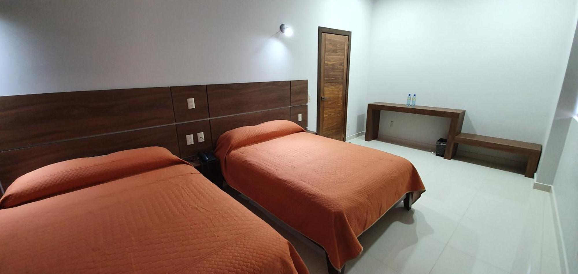Hotel Fiesta Altena เตปาติตลัน เด โมเรลอส ภายนอก รูปภาพ