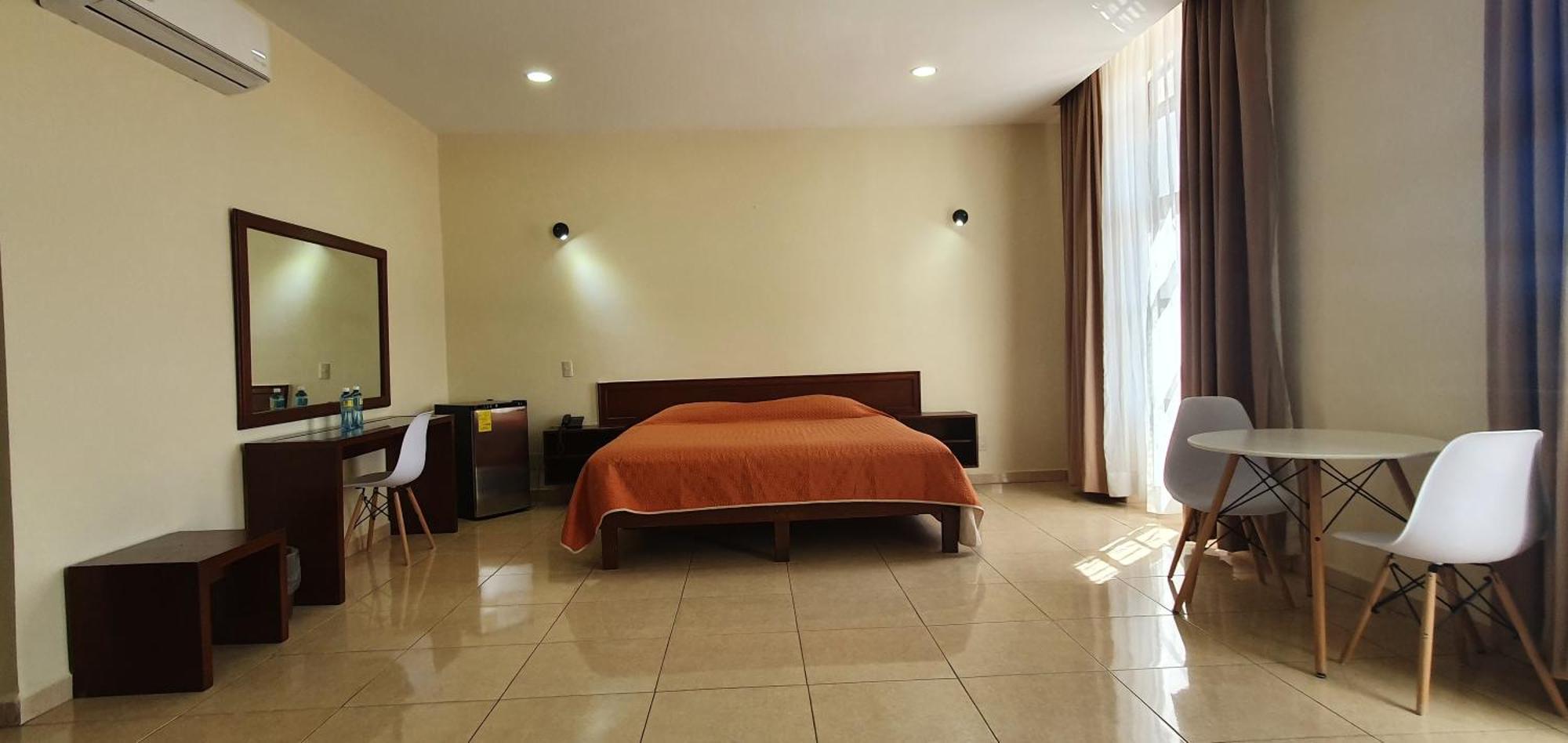 Hotel Fiesta Altena เตปาติตลัน เด โมเรลอส ภายนอก รูปภาพ