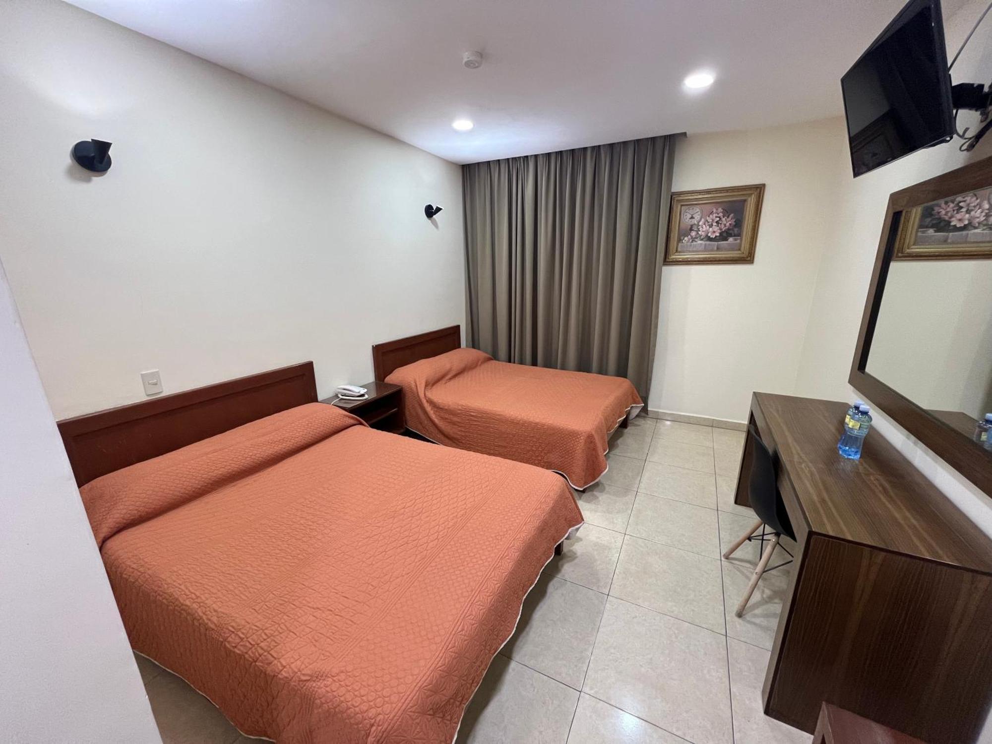 Hotel Fiesta Altena เตปาติตลัน เด โมเรลอส ภายนอก รูปภาพ