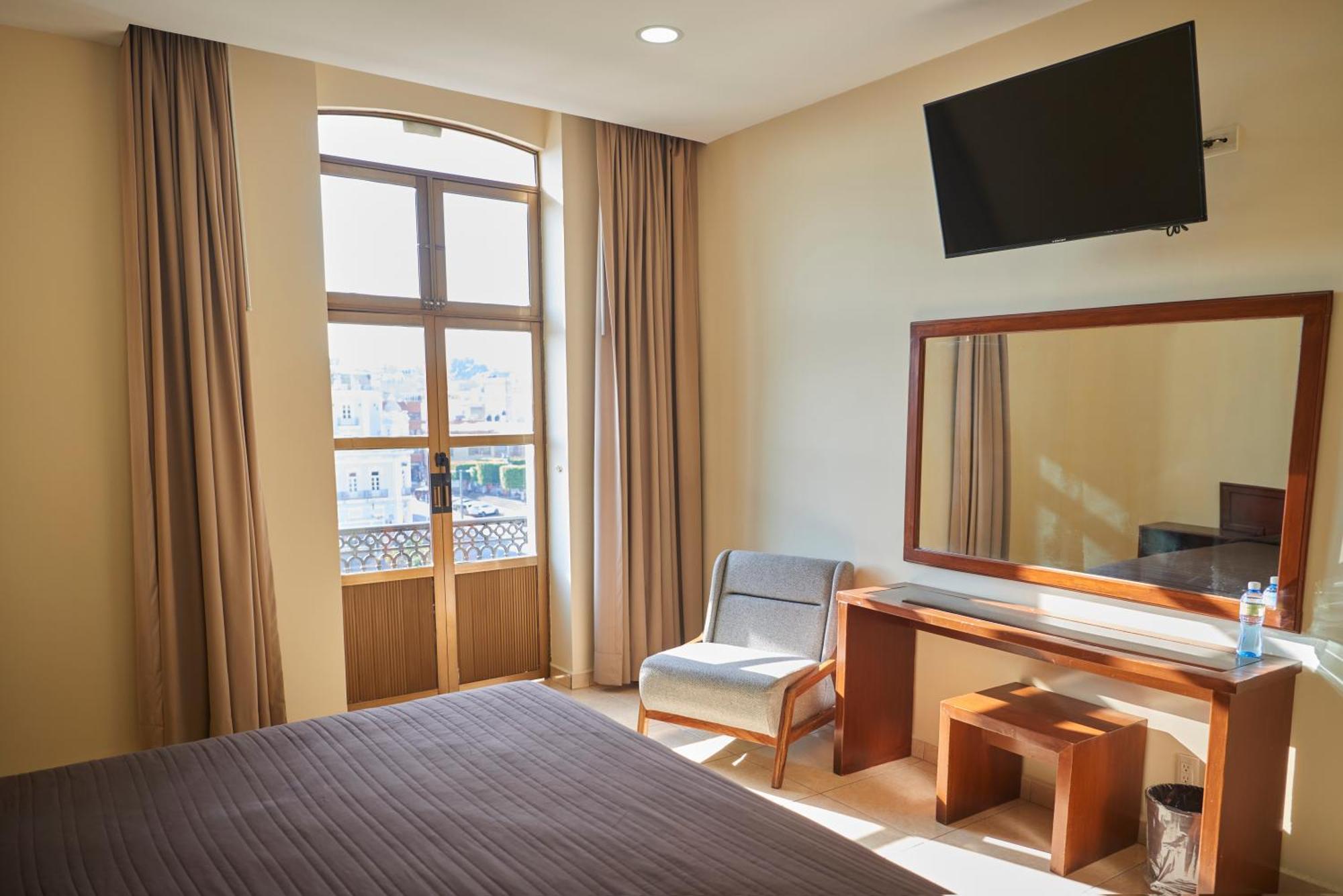 Hotel Fiesta Altena เตปาติตลัน เด โมเรลอส ภายนอก รูปภาพ