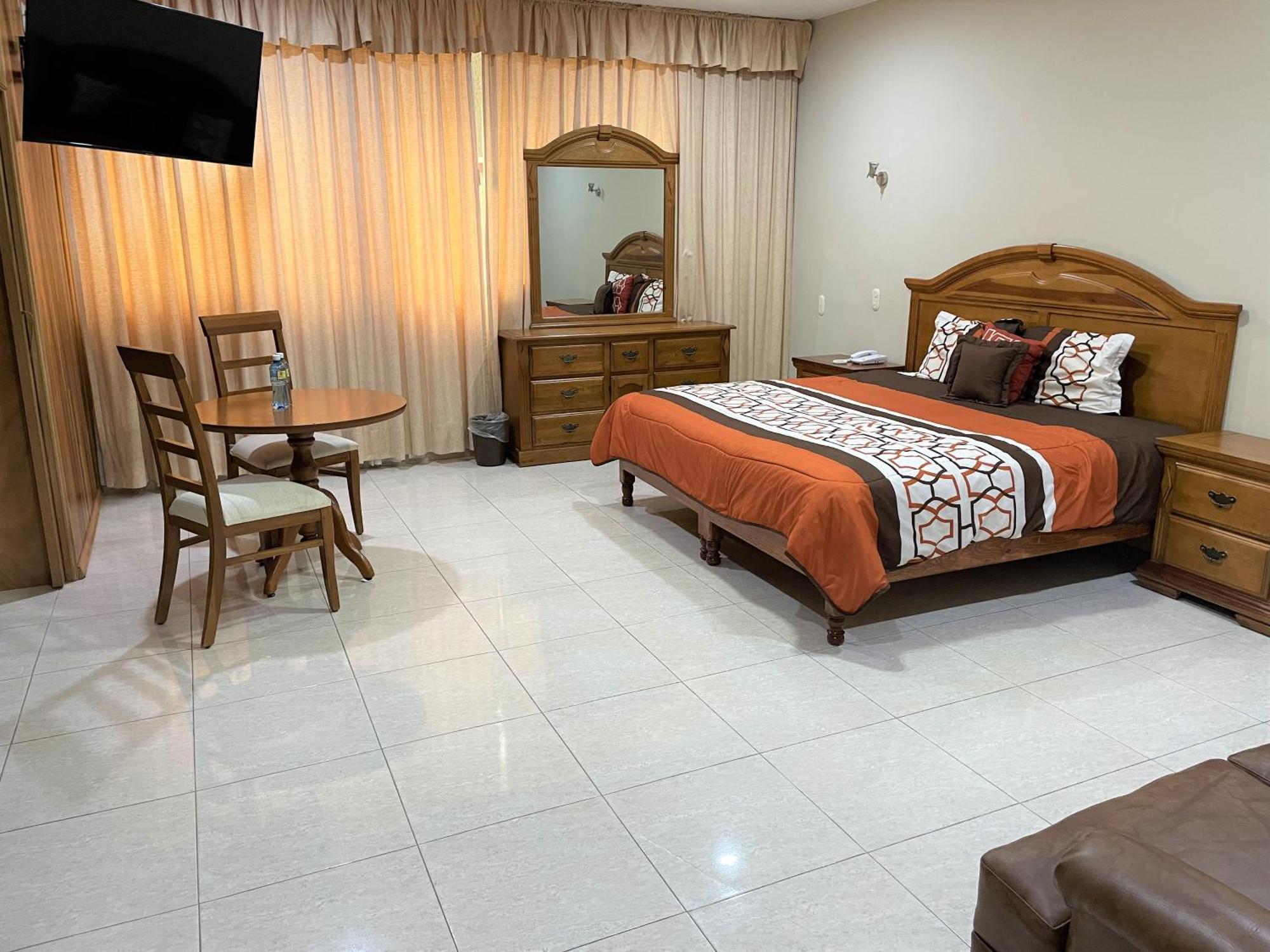 Hotel Fiesta Altena เตปาติตลัน เด โมเรลอส ภายนอก รูปภาพ