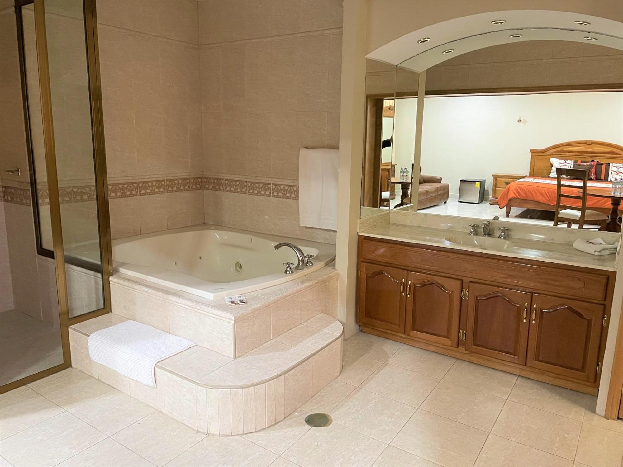 Hotel Fiesta Altena เตปาติตลัน เด โมเรลอส ภายนอก รูปภาพ