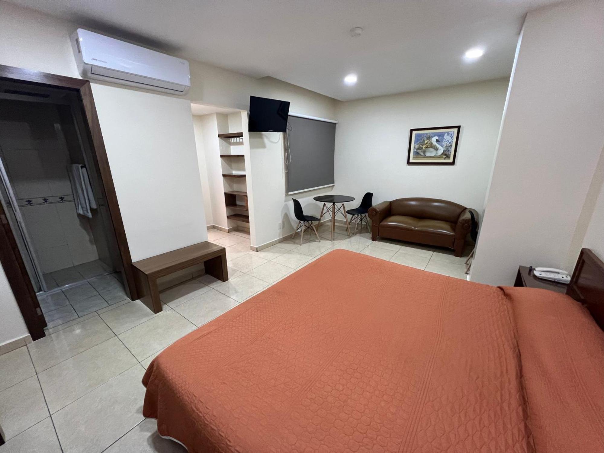 Hotel Fiesta Altena เตปาติตลัน เด โมเรลอส ภายนอก รูปภาพ