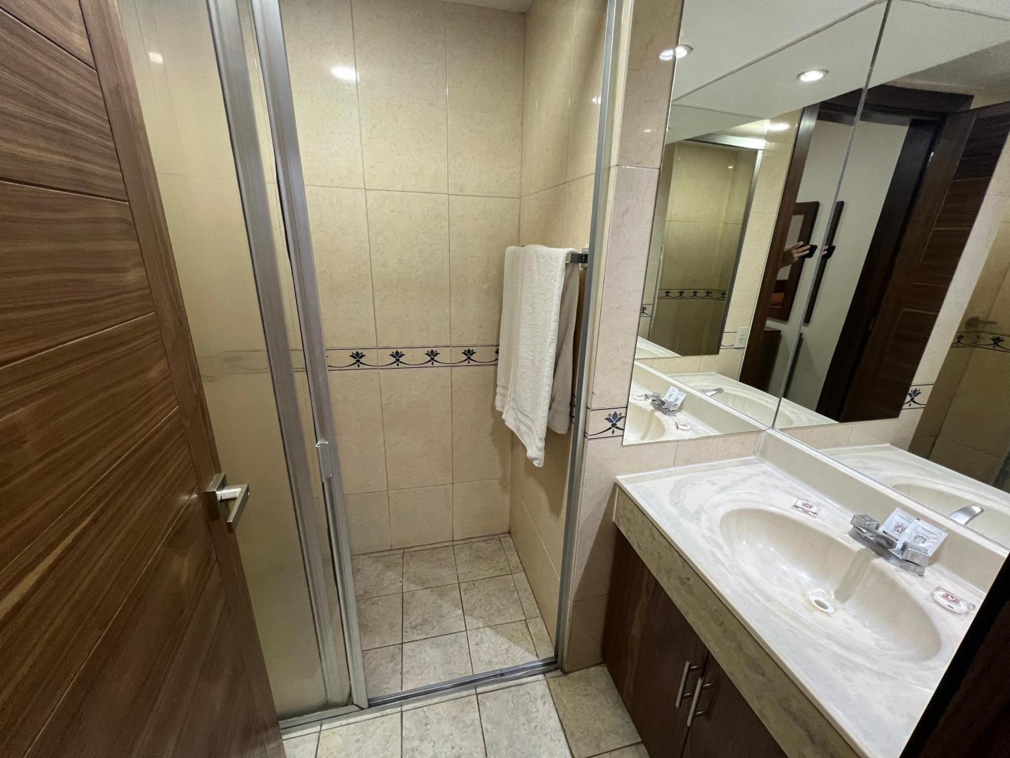 Hotel Fiesta Altena เตปาติตลัน เด โมเรลอส ภายนอก รูปภาพ