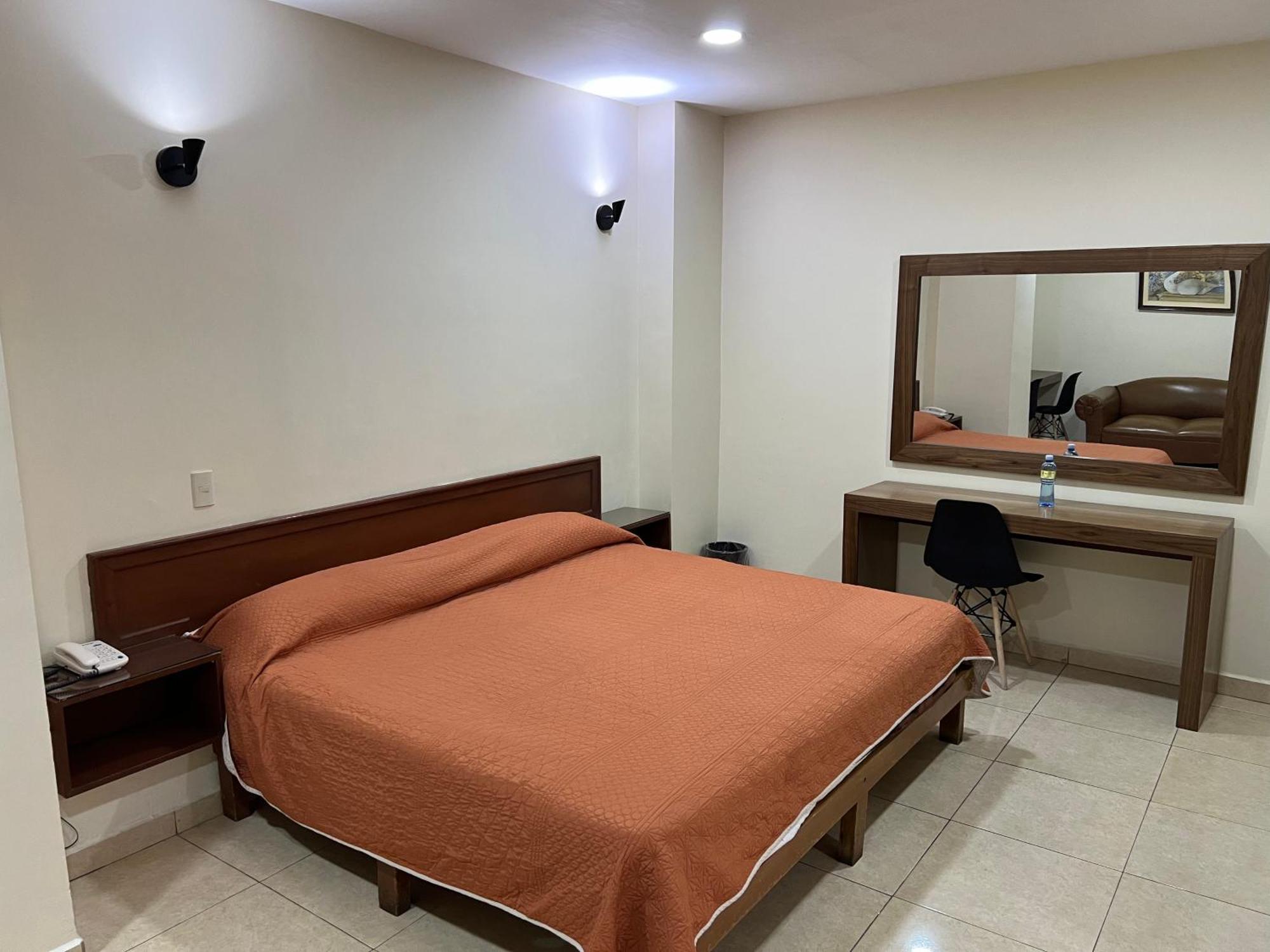 Hotel Fiesta Altena เตปาติตลัน เด โมเรลอส ภายนอก รูปภาพ