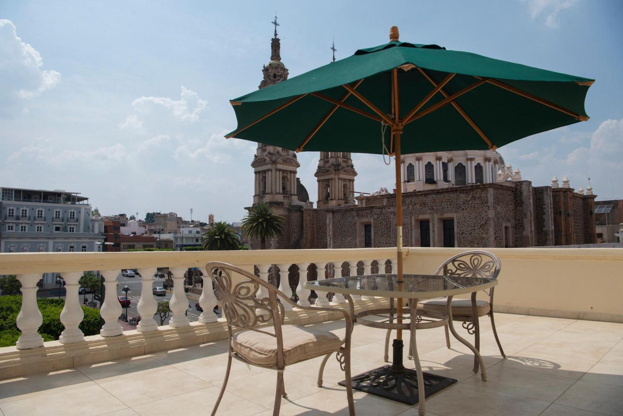 Hotel Fiesta Altena เตปาติตลัน เด โมเรลอส ภายนอก รูปภาพ