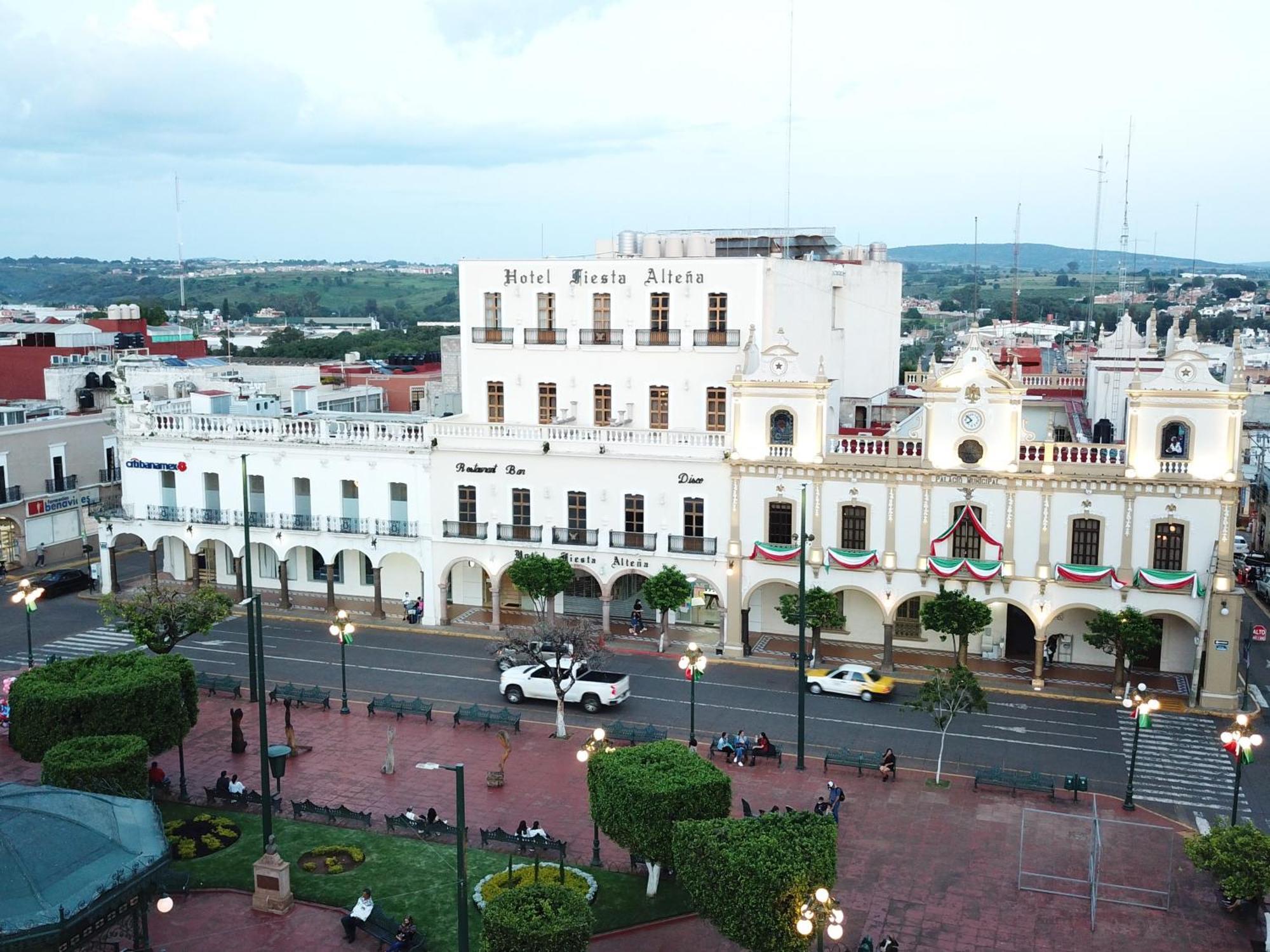 Hotel Fiesta Altena เตปาติตลัน เด โมเรลอส ภายนอก รูปภาพ