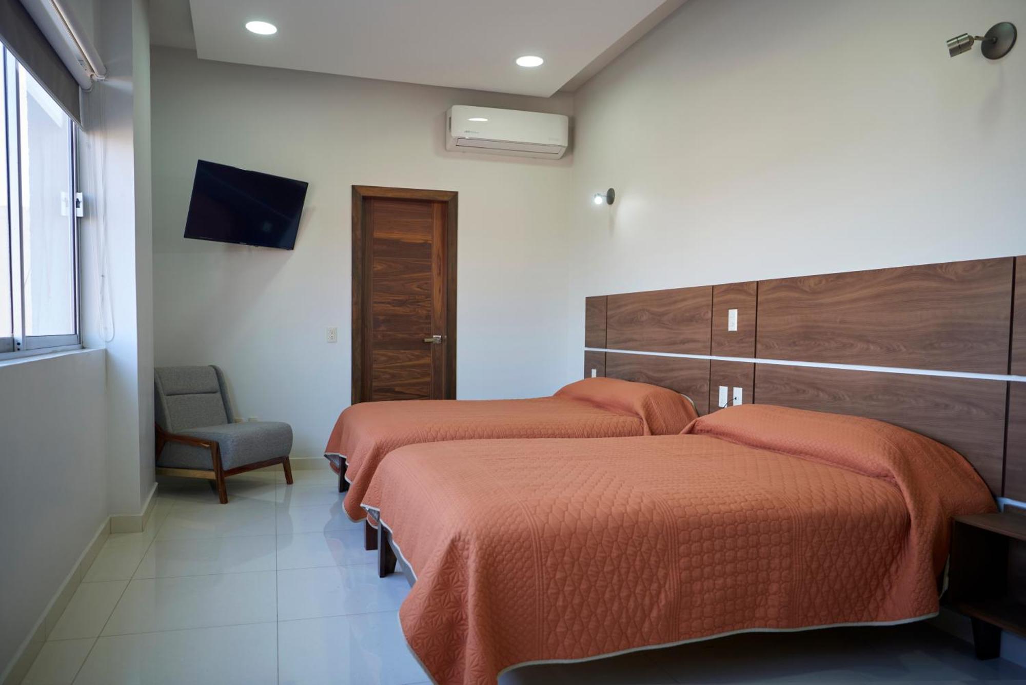 Hotel Fiesta Altena เตปาติตลัน เด โมเรลอส ภายนอก รูปภาพ
